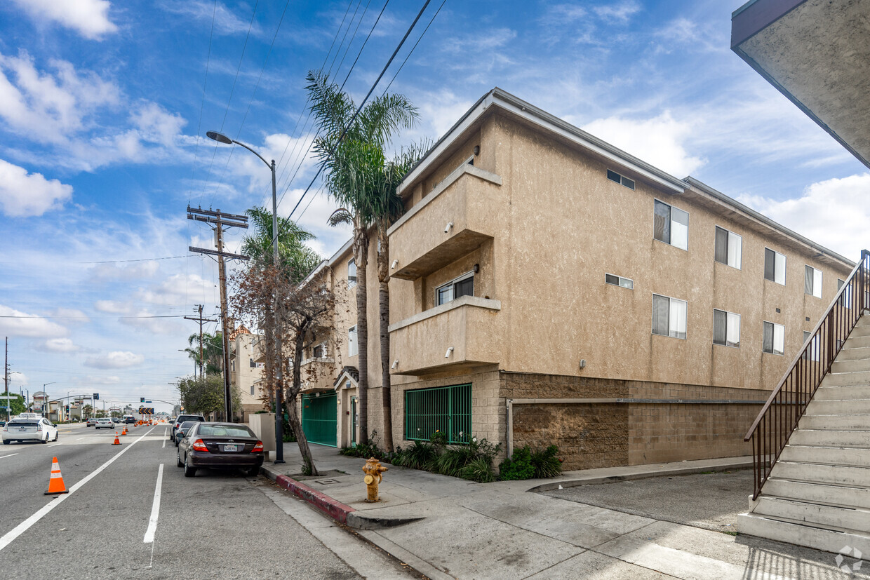 Primaria - 1326 W Carson St