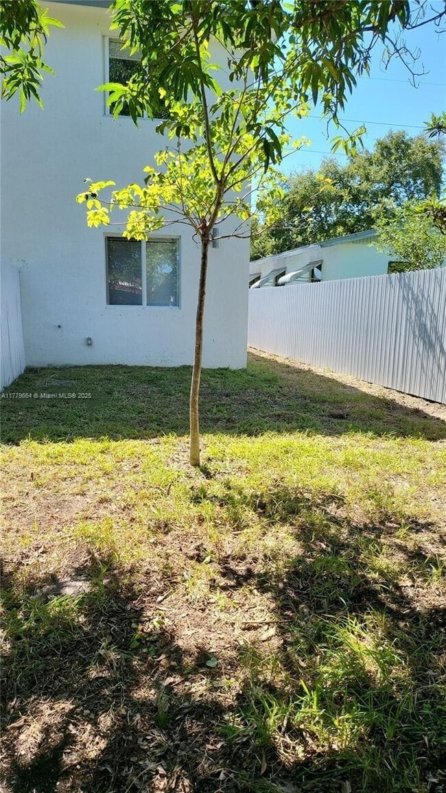 Foto del edificio - 3059 NW 58th St