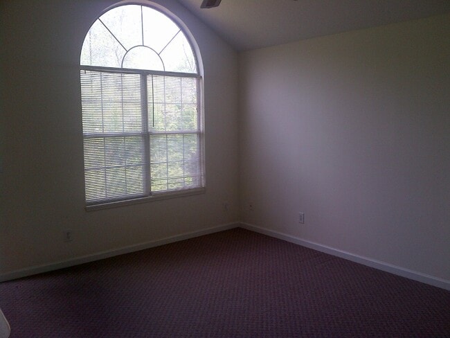 Building Photo - 716 Sunnyside Rd