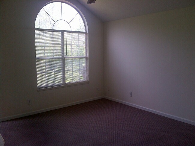 Foto del edificio - 716 Sunnyside Rd