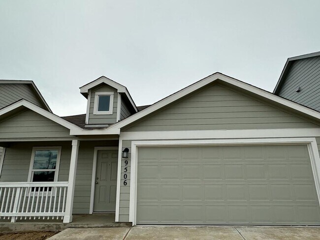 Foto del edificio - 9506 Strand Ct