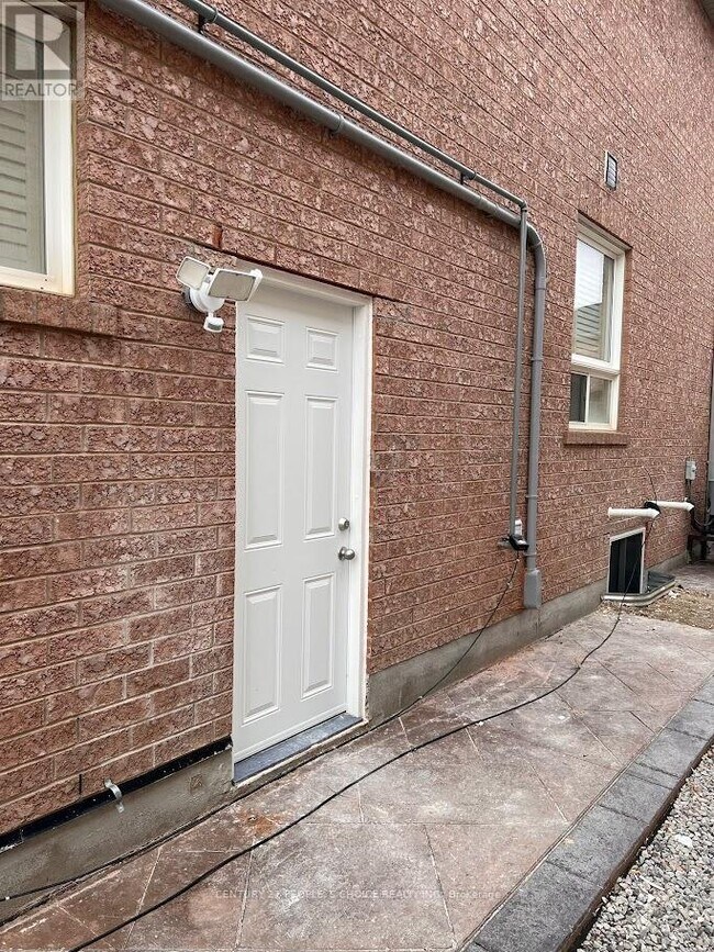 Building Photo - 45 Bushmill Cir