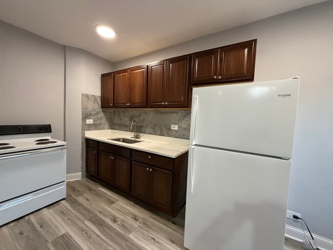 Building Photo - 6950 N Ashland Blvd