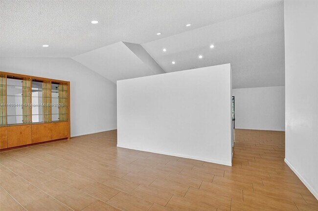 Foto del edificio - 9721 Majestic Way