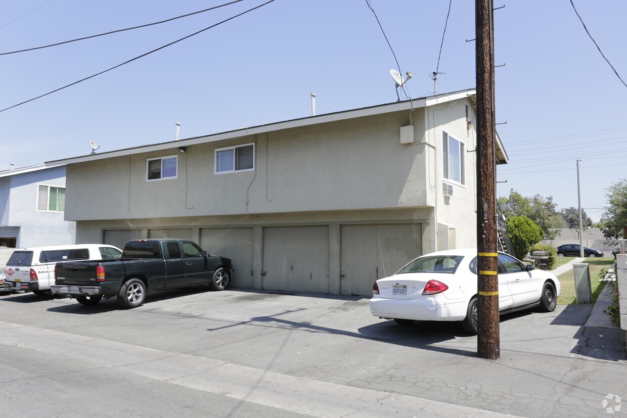 Foto del edificio - 325 N Tustin Ave