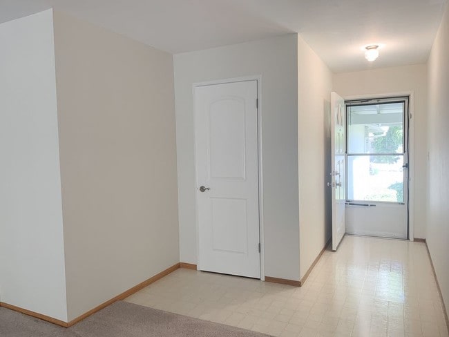 Building Photo - 1699 Silacci Dr