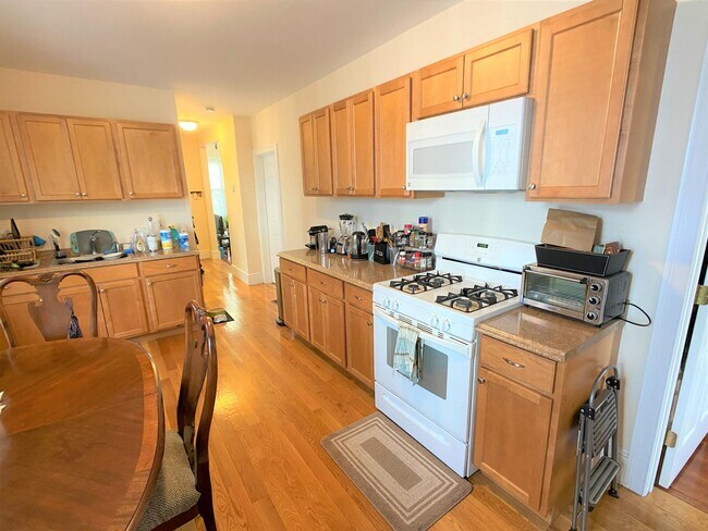 Foto del edificio - 15 Sargent Ave