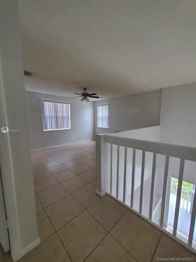 Foto del edificio - 340 NW 102nd Terrace