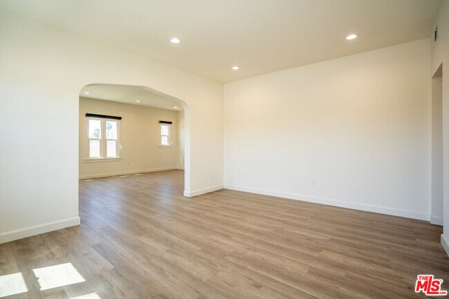 Building Photo - 1226 Keniston Ave
