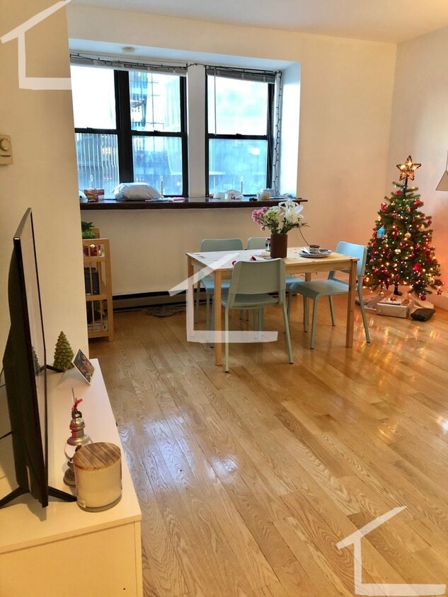 No Brokers Fee, Large 3 Bedroom in South End, Eat-in Kitchen, Dishwasher, Laundry on a Site - No Brokers Fee, Large 3 Bedroom in South End, Eat-in Kitchen, Dishwasher, Laundry on a Site