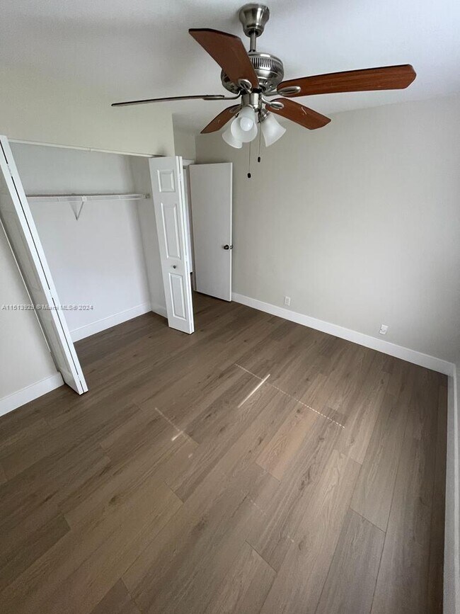 Foto del edificio - 201 Foxtail Dr