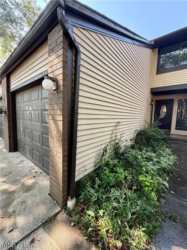 Building Photo - 4471 Habersham Ln S