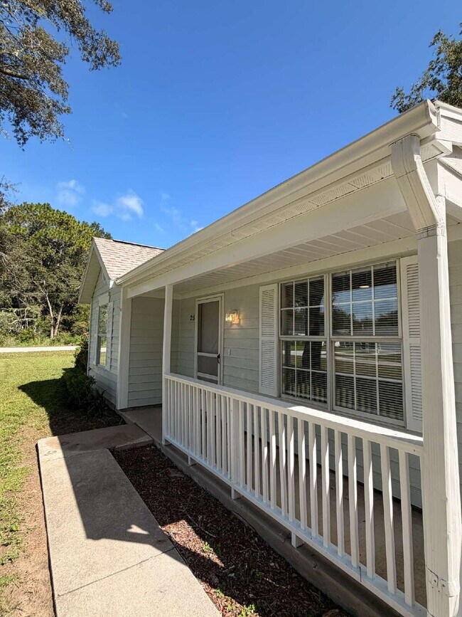 Building Photo - Charming Updated Home with New Appliances, Fenced Yard & Great SE Ocala Location!