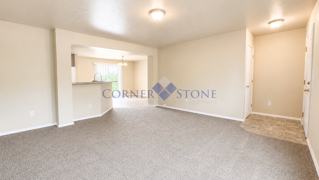 Building Photo - Large 4 Bedroom Home with Bonus Room!