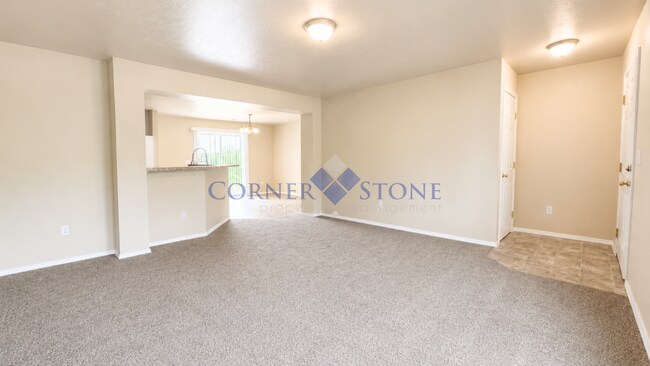 Foto del edificio - Large 4 Bedroom Home with Bonus Room!