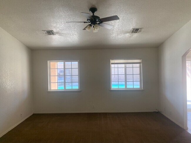 Building Photo - Clean 3 Bedroom / 2 Bathroom House for Lea...