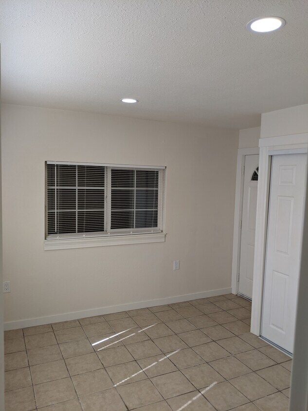 1726 5th Ave, Olivehurst, CA 95961 Townhouse for Rent in Olivehurst