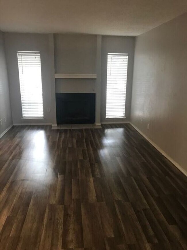 Building Photo - Condo Available at Boca Club Condominiums!