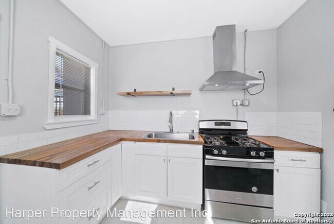 Foto del edificio - 1 br, 1 bath House - 5003 S Flores St Unti...