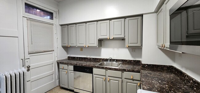 Foto del edificio - 3403 N Broadway St