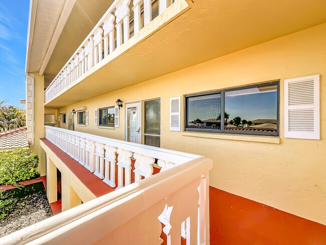Foto del edificio - 300 S Banana River Blvd