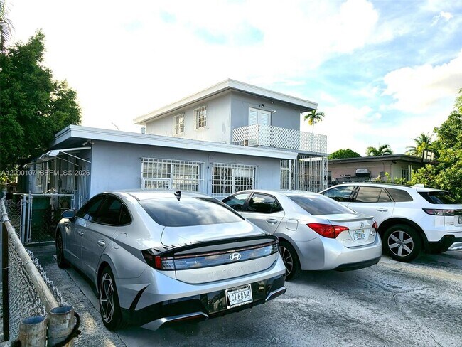 Foto del edificio - 84 NW 75th Ave