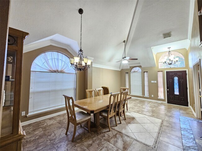 Building Photo - 8807 Vista Springs Dr
