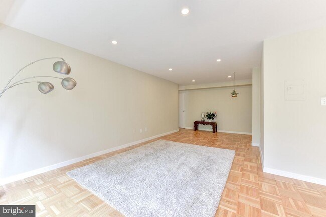 Foto del edificio - 3900 Tunlaw Rd NW