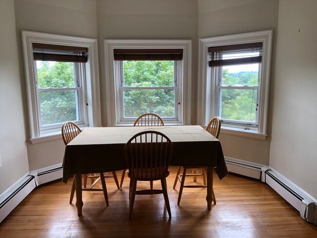 Building Photo - 323 Tappan St