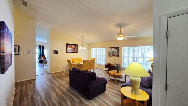Building Photo - 550 Castlemain Cir