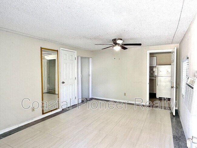 Foto del edificio - 2106 N Himes Ave