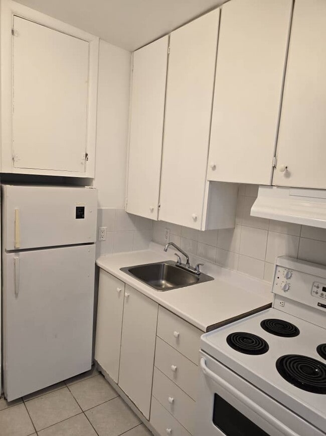 Building Photo - 362 Friel St