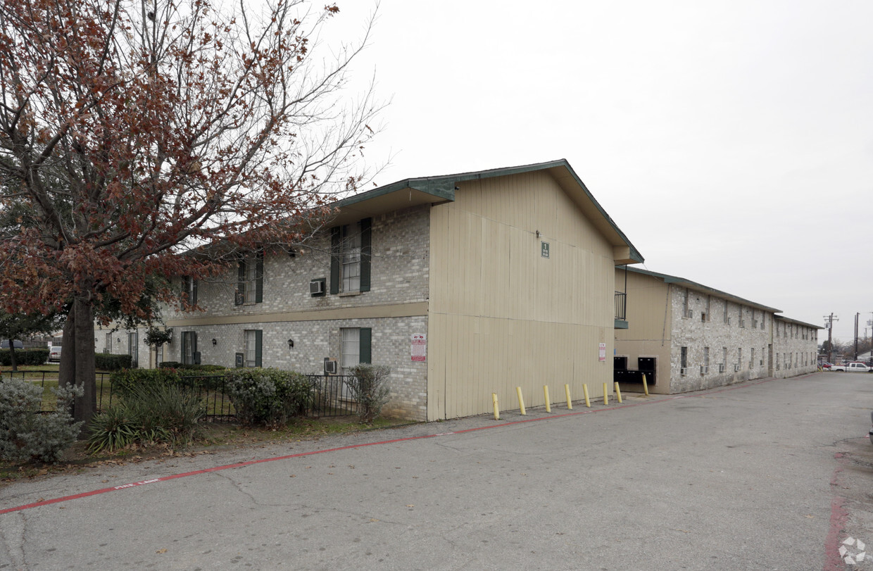 Primary Photo - Fredricksburg Apartments