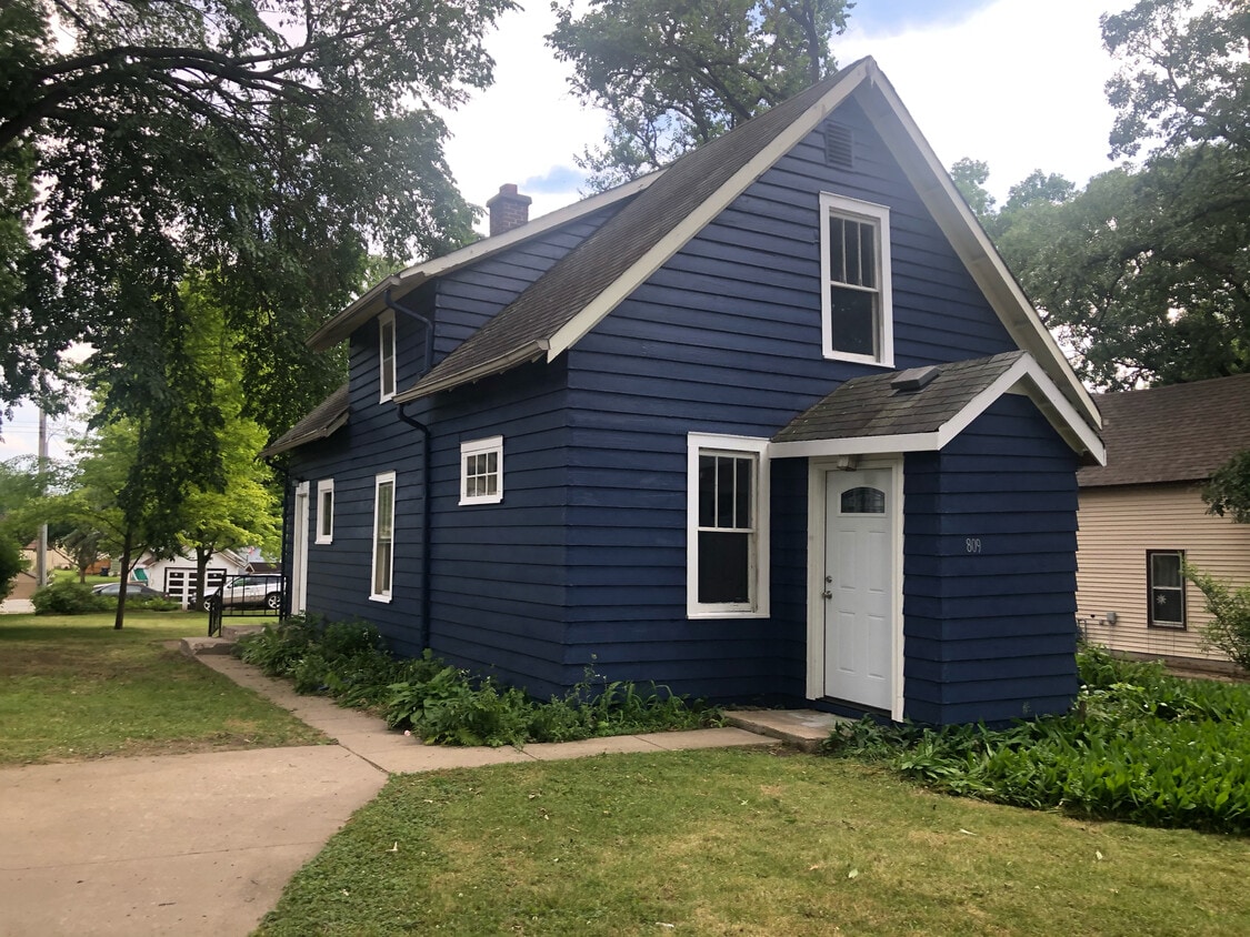 809 W Linden St, Fergus Falls, MN 56537 House Rental in Fergus Falls