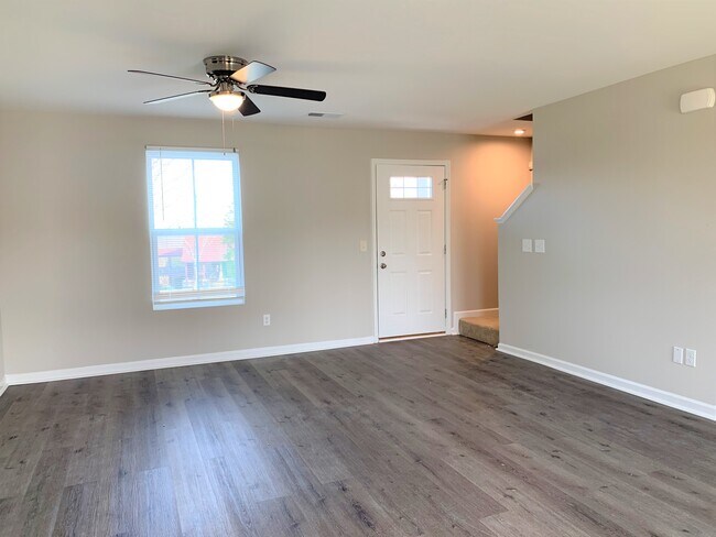 Family Room - 275 Hollandale Rd