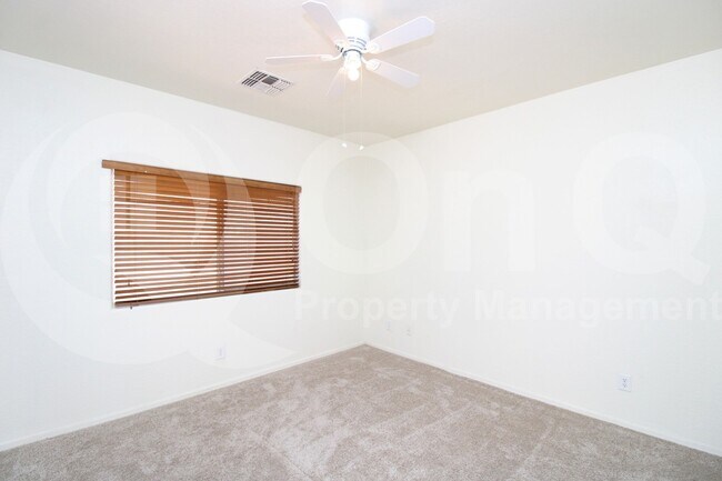 Foto del edificio - 2300 E Magma Rd