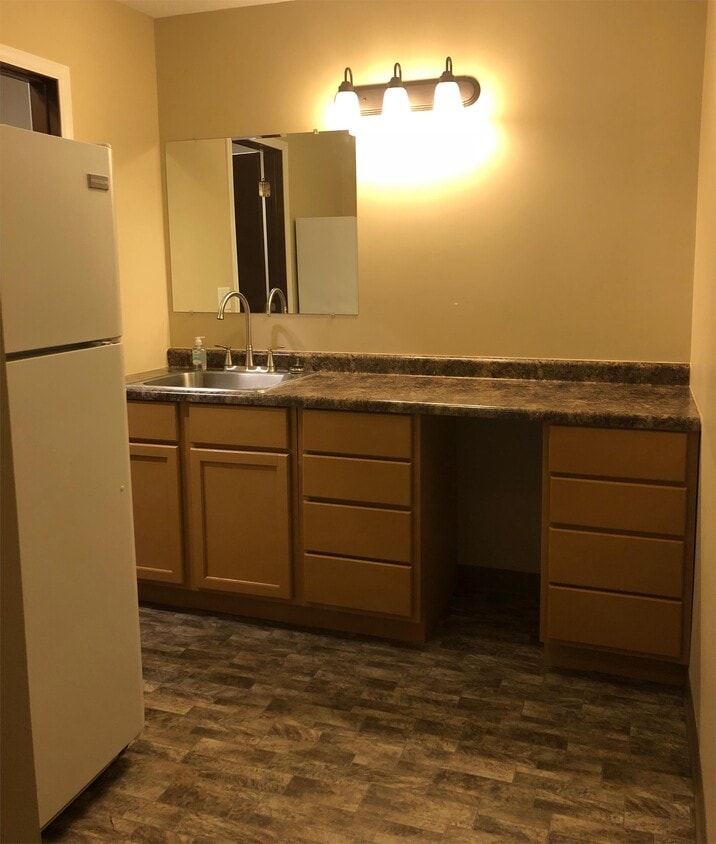 1400 4th St NW Unit 224, Faribault, MN 55021 Room for Rent in