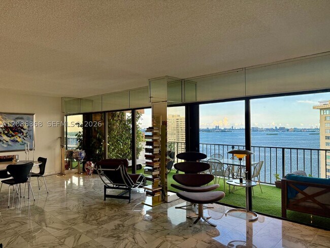 Foto del edificio - 1800 NE 114th St