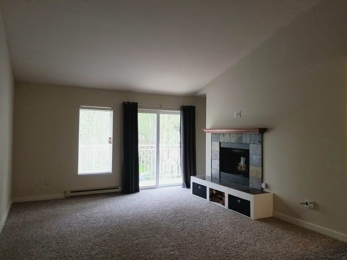 Living room looking out to picnic park - 12303 Harbour Pointe Blvd