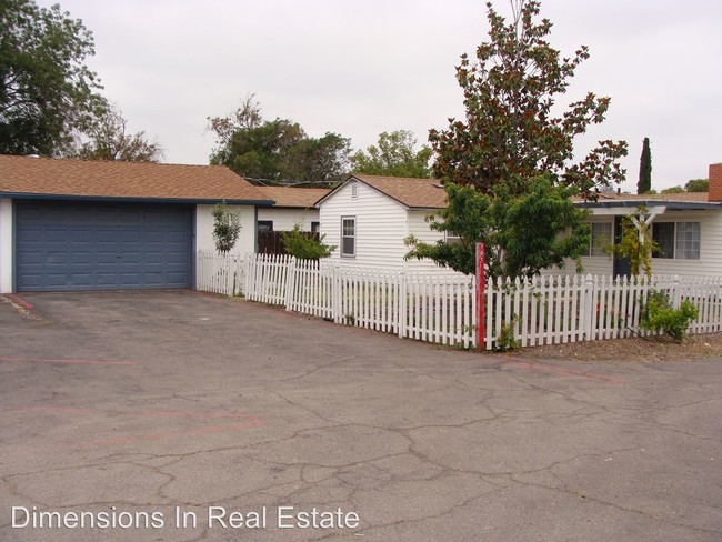 Building Photo - 4 br, 2 bath House - 701 W. Chase Avenue