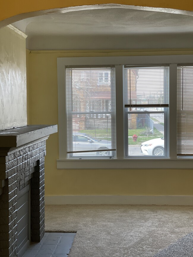 Living Room - 2911 Glendale St