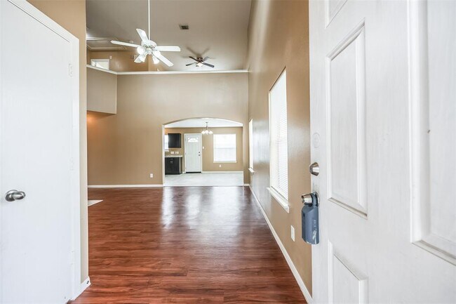 Building Photo - 1402 Heathcote Ln