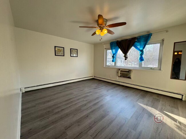 Foto del edificio - 5626 Sylvan Ave