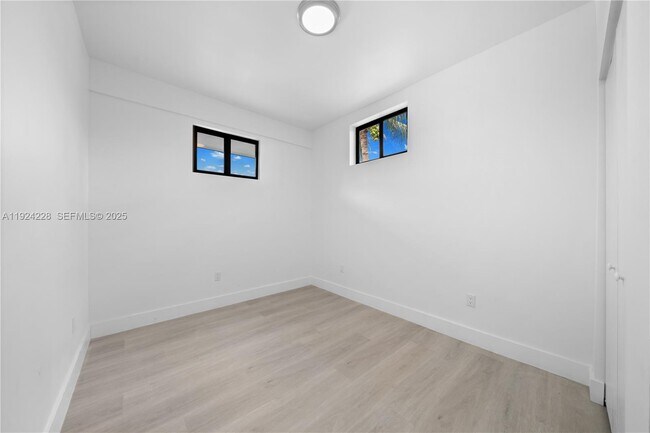 Foto del edificio - 2983 NW 1st St