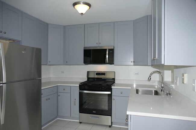 Building Photo - 1076 Crestwood Ln