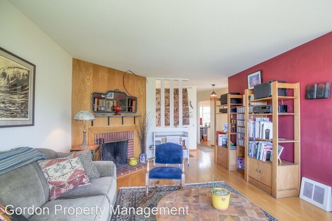 Building Photo - 3 br, 1 bath House - 415 Bella Vista Way