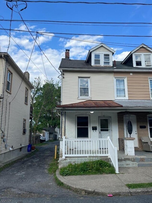 Primary Photo - 41 Evelyn Ave