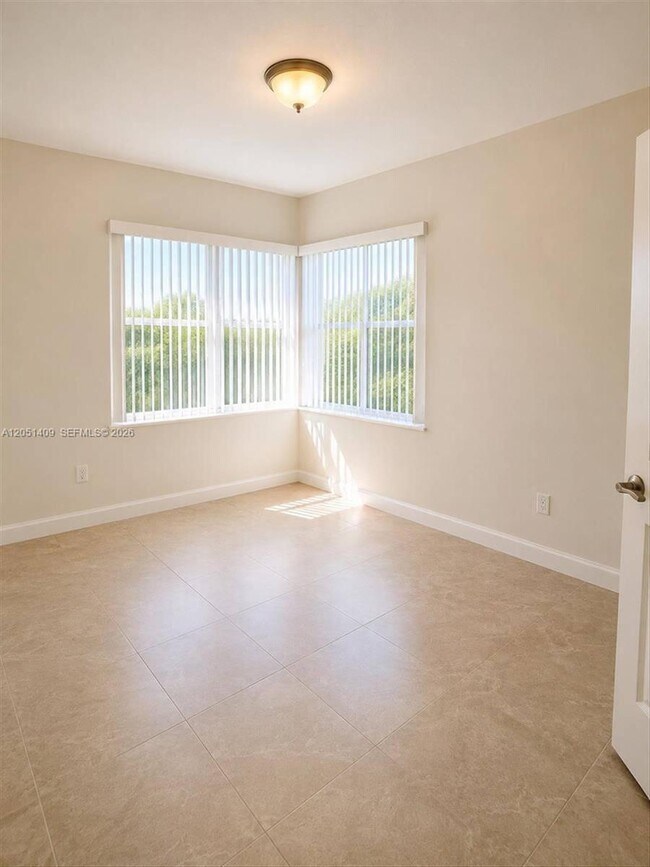 Foto del edificio - 4038 SW 9th Ter