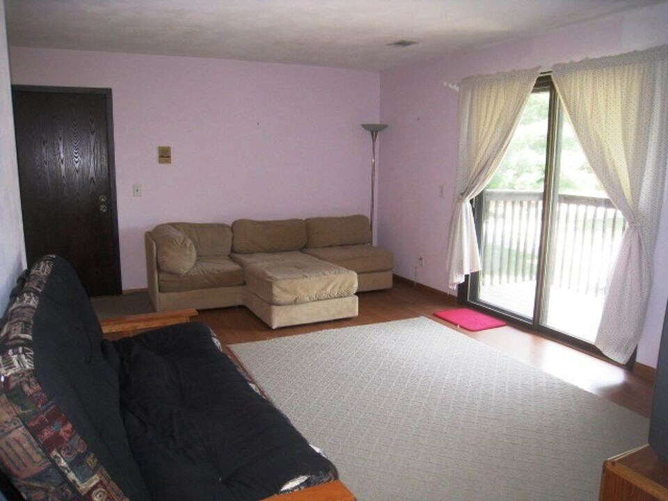 1211 48th Ave, East Moline, IL 61244 Condo for Rent in East Moline