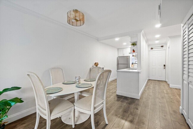 Foto del edificio - 421 N Cypress Dr
